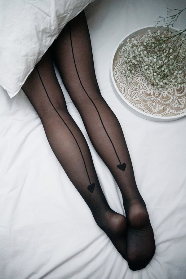 collants, chaussettes hautes, made in italy, vogstore, createurs, concept store, sexy, accessoires, jambières, tights, résille, collants fantaisie, cocooning, meilleurs collants, best tights,